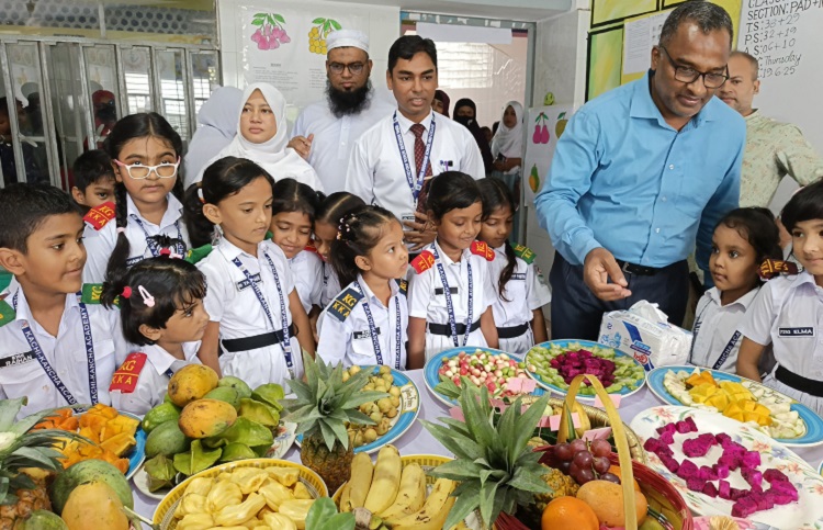 শিক্ষার্থীদের দেশি ফল চেনাতে গাজীপুরে অনুষ্ঠিত হলো ‘ফল উৎসব’