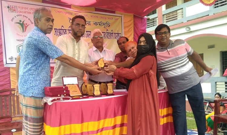 চারঘাটে উন্নয়ন মেলা ও পুরস্কার বিতরন অনুষ্ঠান