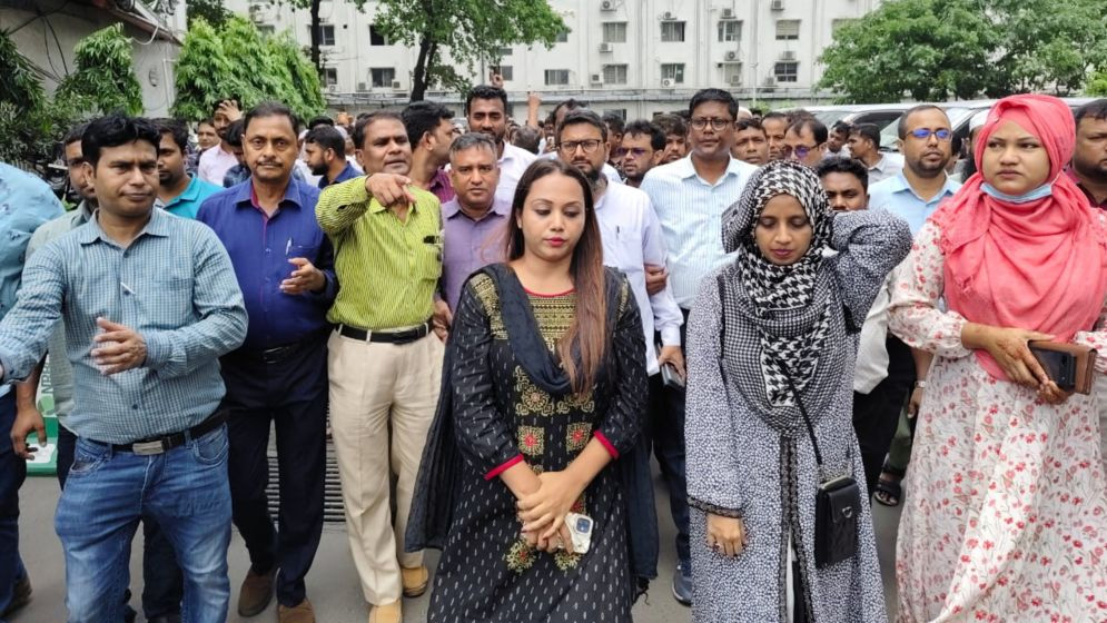 ব্লকেড শেষে এবার কলম বিরতির ডাক, সচিবালয়ে কর্মচারীদের নতুন কর্মসূচি