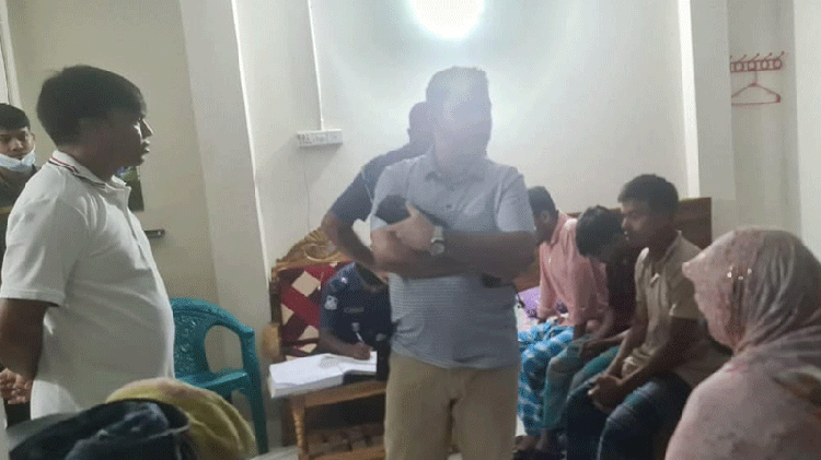 আবাসিক হোটেলে অভিযান, দুই নারীসহ ম্যানেজার গ্রেপ্তার