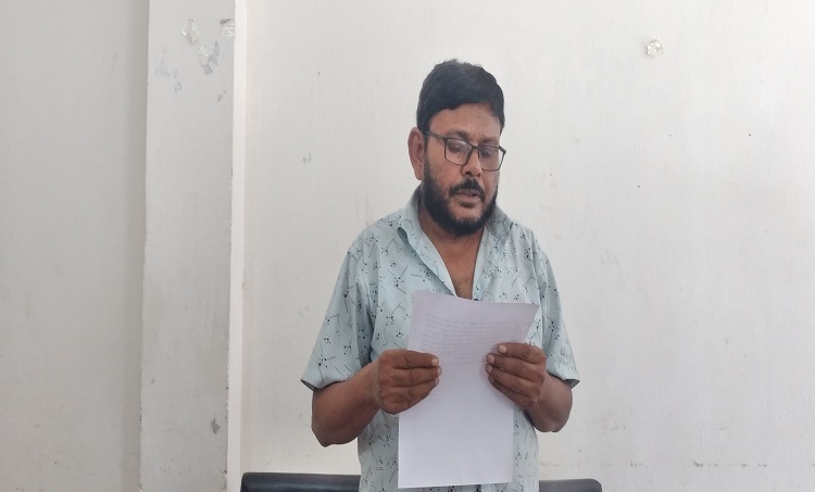ঘোড়াঘাটে ফেসবুকে ভিত্তিহীন পোস্টের দায় স্বীকার করে সংবাদ সম্মেলন