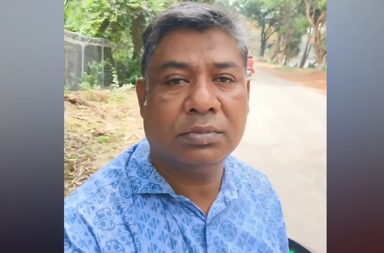 ফুটপাতে চাঁদাবাজি, তাঁতীদল নেতাকে গণপিটুনি