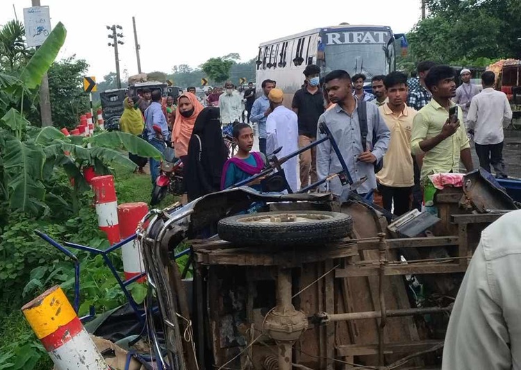 তারাকান্দায় সড়ক দুর্ঘটনায় নিহত ২, আহত ৫