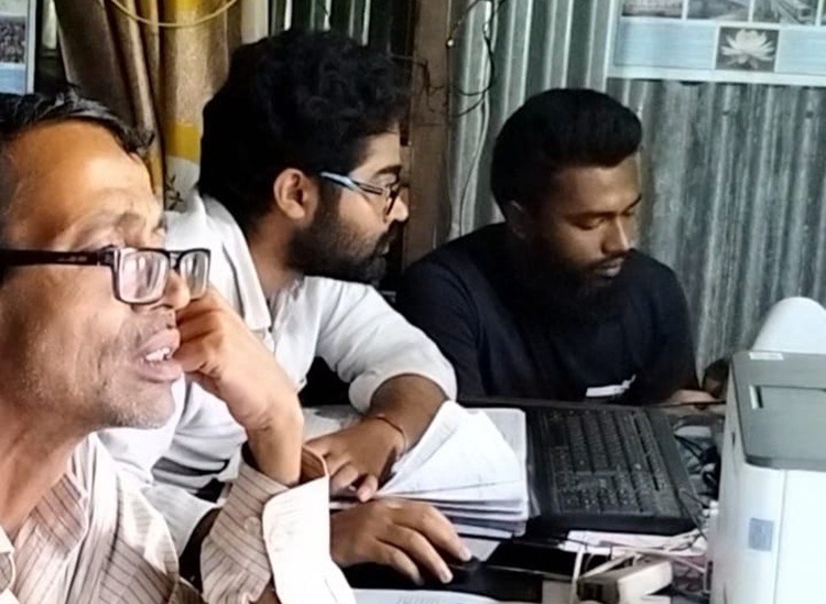 পারিবারিক ভূমি অফিস! বাবা-ছেলে ও বন্ধুর রামরাজত্ব যেখানে