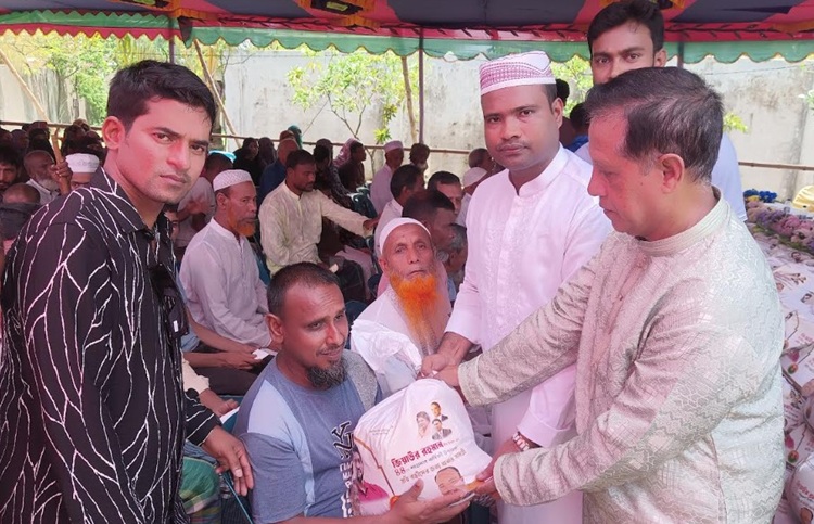 রূপগঞ্জে জিয়াউর রহমানের শাহাদাৎ বার্ষিকী উপলক্ষে খাদ্য সামগ্রী বিতরণ 