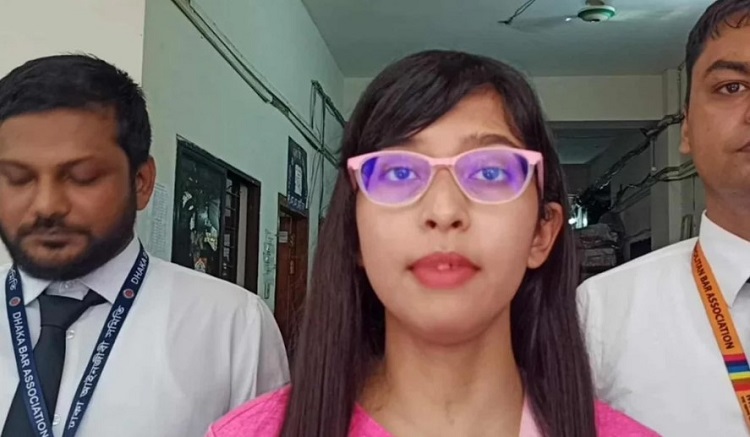 সুরক্ষা চেয়ে মা-বাবার বিরুদ্ধে মেয়ের মামলা!