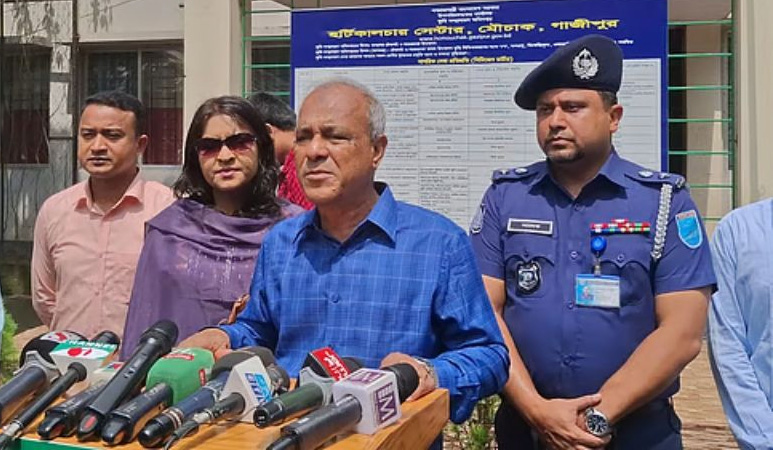 সাবেক সিইসির সঙ্গে যা হয়েছে, তা কোনোভাবেই গ্রহণযোগ্য নয়: স্বরাষ্ট্র উপদেষ্টা