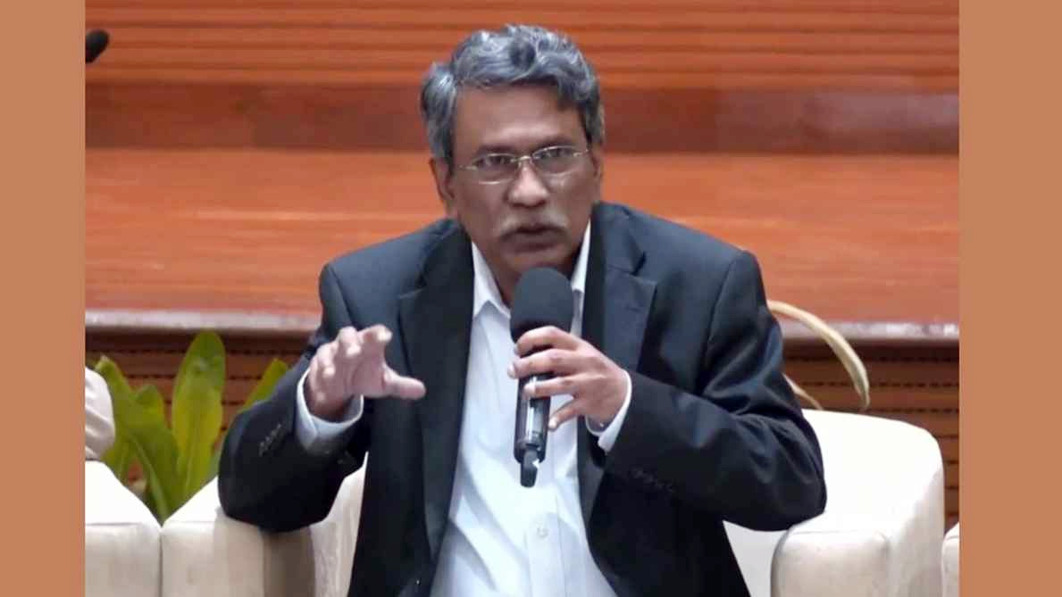 ৪ চ্যালেঞ্জ মোকাবিলায় ব্যর্থ হলে ঝুঁকিতে পড়বে দেশ: আলী রীয়াজ