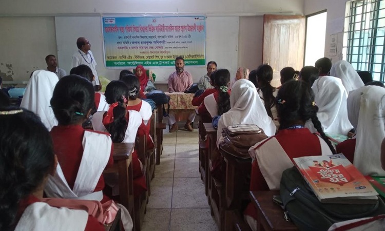 মোল্লাহাটে বিদ্যালয়ভিত্তিক স্যানিটারি ন্যাপকিন ব্যাংক উদ্বোধন