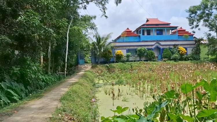 রৌমারীতে অস্ত্রের মুখে জিম্মি করে ১৩ লক্ষাধিক টাকার মালামাল লুট 