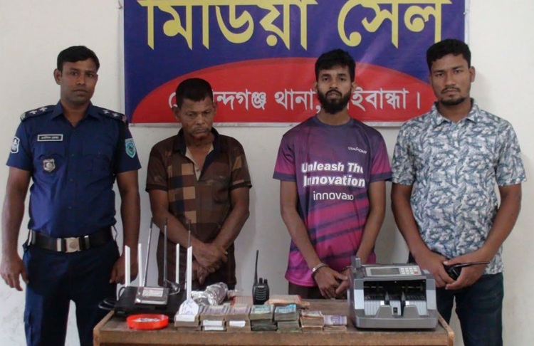 গোবিন্দগঞ্জে দুই হ্যাকার গ্রেপ্তার, নগদ টাকাসহ বিভিন্ন সরঞ্জাম উদ্ধার