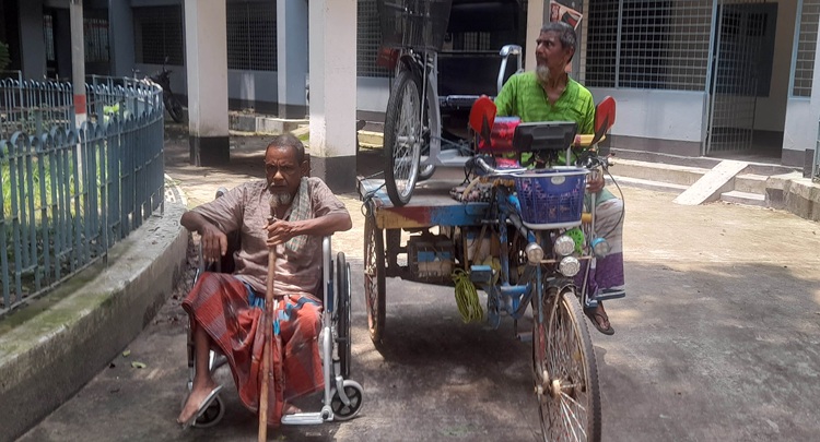 আত্রাইয়ে ৬১ জন প্রতিবন্ধী পেল সহায়ক উপকরণ