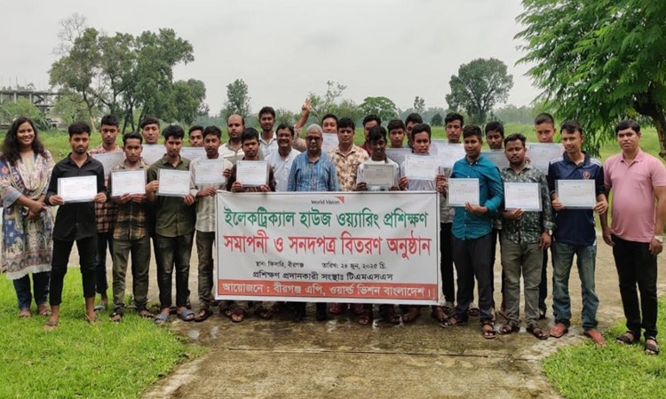 বীরগঞ্জে মাসব্যাপী ইলেকট্রিক্যাল হাউজ ওয়্যারিং বিষয়ক প্রশিক্ষণ