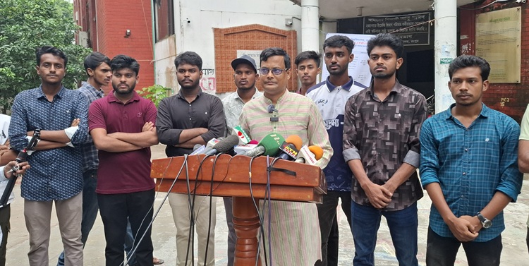 জামিনের পর ‘সংঘবদ্ধ চক্র’কে দুষলেন বেরোবি শিক্ষক