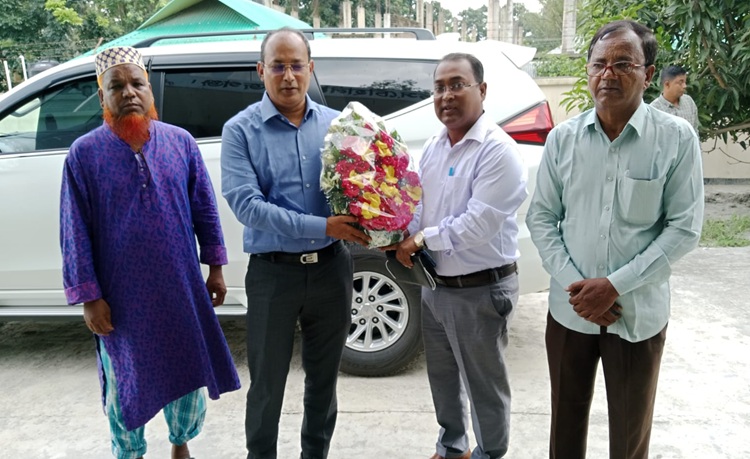 দৃষ্টিনন্দন বেতিল ইউনিয়ন ভূমি অফিস পরিদর্শনে জেলা প্রশাসক