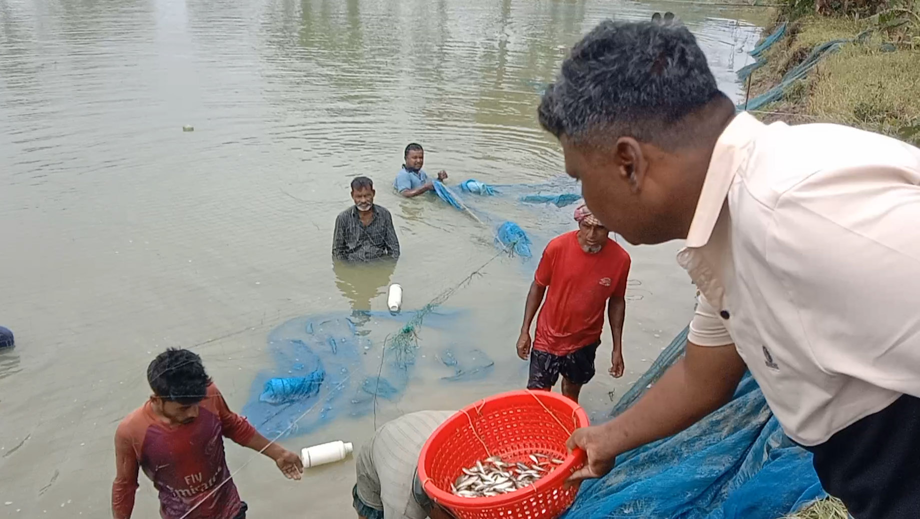 জয়পুরহাটে জি-থ্রি রুই মাছ চাষে সম্ভাবনার নতুন দিগন্ত 
