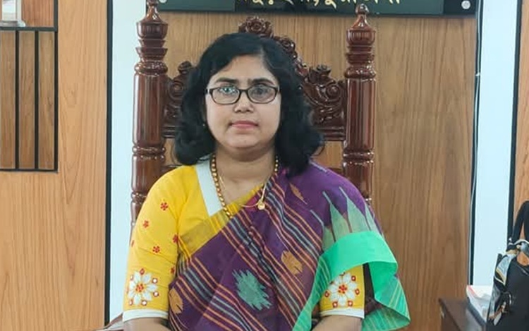 দামুড়হুদা ইউএনও’র ‘একটি পত্রিকা’ প্রীতিতে আন্দোলনকারীদের ক্ষোভ