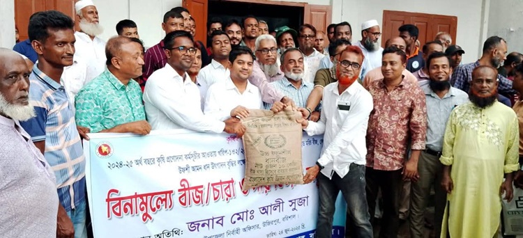 উজিরপুরে কৃষি উপকরণ ও চারা বিতরণ