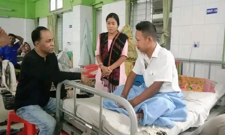অসহায় কৃষ্ণ হাজংয়ের শয্যাপাশে ব্যারিস্টার কায়সার কামাল