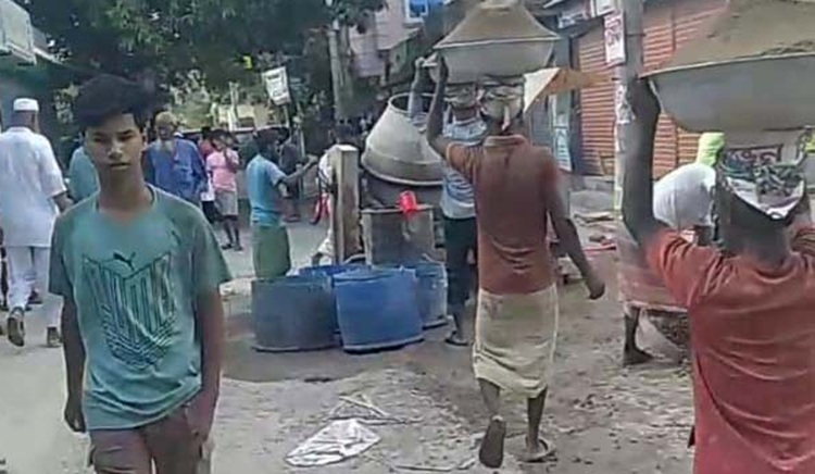 কুলিয়ারচরে এলজিইডি মাধ্যমে রাস্তা উন্নয়ন কাজ চলছে