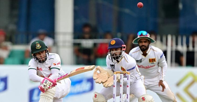  নিজের প্রিয় শটে আউট হলেন মুশফিক