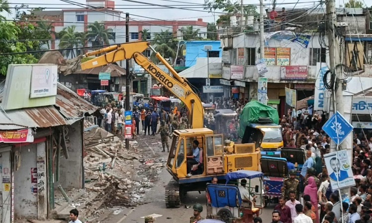 লক্ষ্মীপুরে ৭৫ দোকান উচ্ছেদ, ১২ কোটি টাকার সম্পদ উদ্ধার