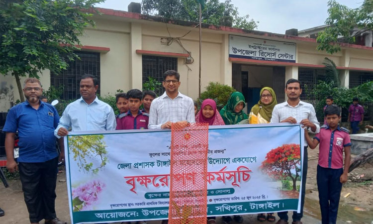 সখীপুরে ১৪৭টি সরকারি প্রাথমিক বিদ্যালয়ে গাছের চারা রোপণ 