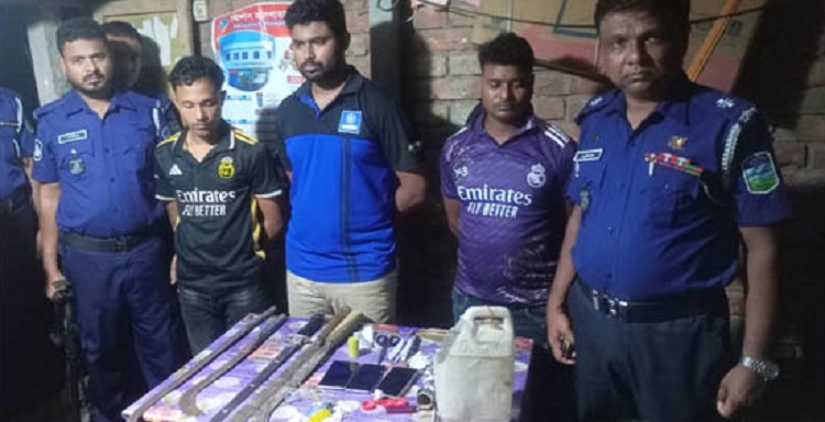 আটপাড়ায় যৌথ বাহিনীর অভিযানে মাদক ব্যবসায়ী গ্রেপ্তার 