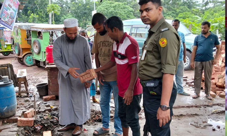 স্বরূপকাঠি পৌর বাসস্ট্যান্ডে যাত্রী ছাউনী নির্মাণ কাজের উদ্বোধন
