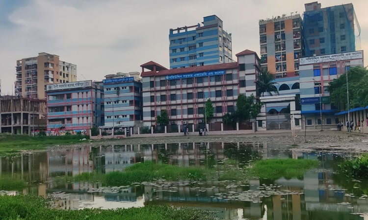 টঙ্গীতে শফিউদ্দিন সরকার একাডেমি এন্ড কলেজ মাঠ বন্ধ