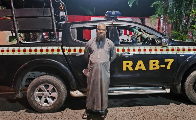 চট্টগ্রামে হত্যা মামলার পলাতক আসামি গ্রেপ্তার
