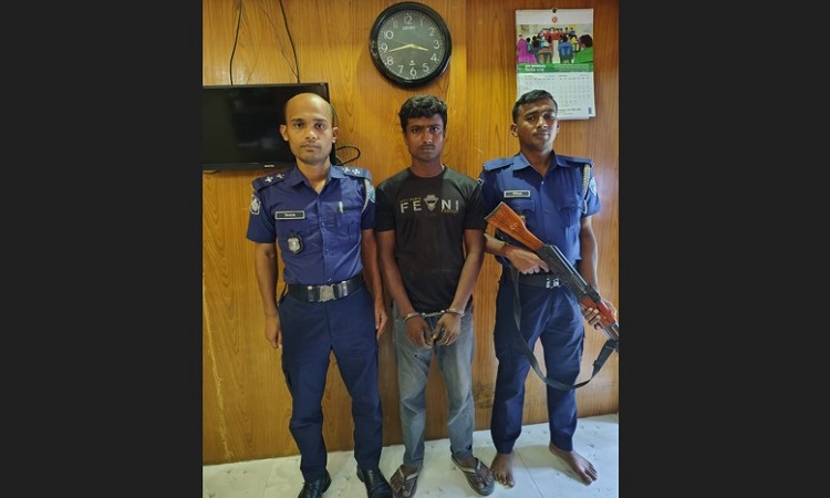 র‍্যাবকে পিটিয়ে পালিয়ে আসা আসামি হাতিয়ায় আটক