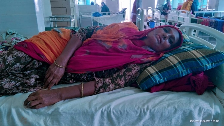 ভালবেসে ঘর ছেড়েছে মেয়ে, ক্ষোভে প্রেমিকের বাড়ি হামলা