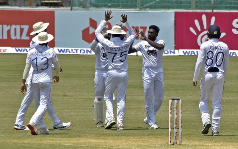 দ্রুত ৩ উইকেট হারিয়ে চাপে বাংলাদেশ 