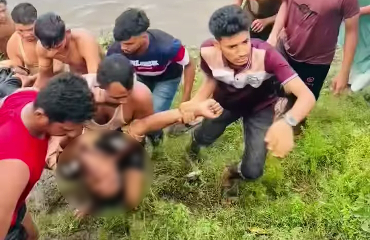 ব্রিজ থেকে পানিতে ঝাঁপ দিয়ে যুবকের মৃত্যু