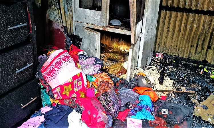 টাঙ্গাইলের কান্দাপাড়ার যৌনপল্লীতে আগুন, ২২ ঘর পুড়ে ছাই