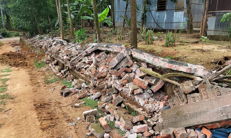 সীমানা প্রাচীর ভাঙলেও উদ্ধার হয়নি দখলকৃত জমি