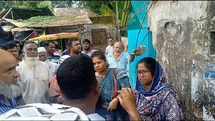 কসবায় কৃষি বীজ সংরক্ষণাগার ভেঙে দোকান নির্মাণের চেষ্টা!