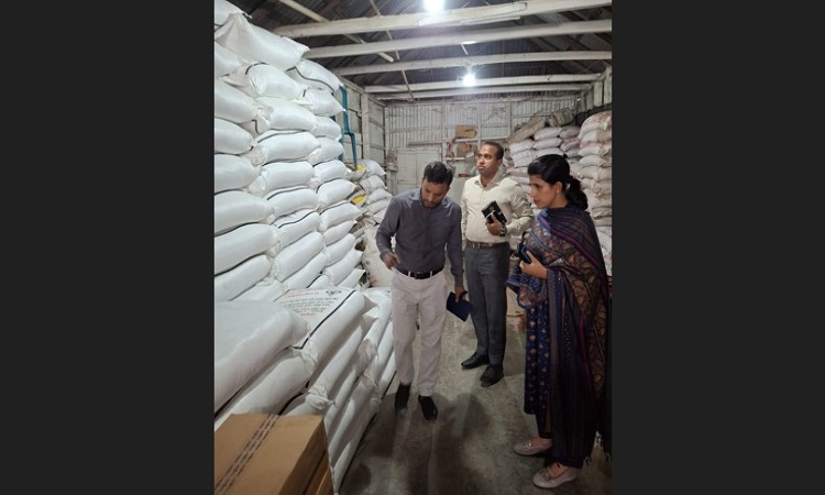 ঘাটাইলে সার ব্যবসায়ীকে ভ্রাম্যমাণ আদালতে জরিমানা