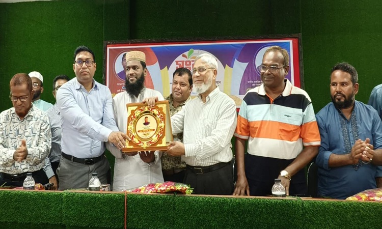 মাধবপুরে দেশ সেরা দুই শিক্ষা কর্মকর্তাকে সংবর্ধনা
