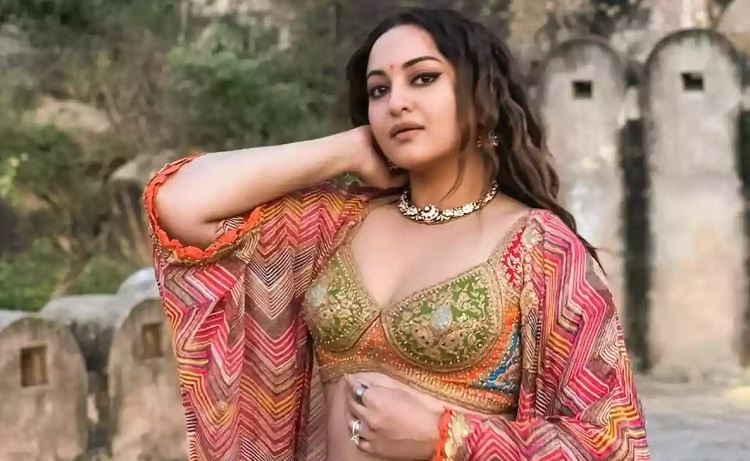 রোমাঞ্চিত করবেন সোনাক্ষী সিনহা