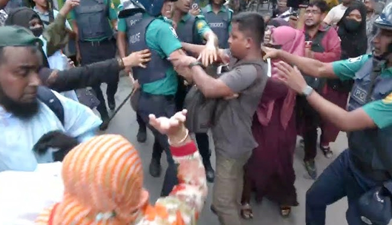 এনটিআরসিএ ঘেরাও: ১৮তম নিবন্ধনে অকৃতকার্যদের ওপর পুলিশের লাঠিচার্জ