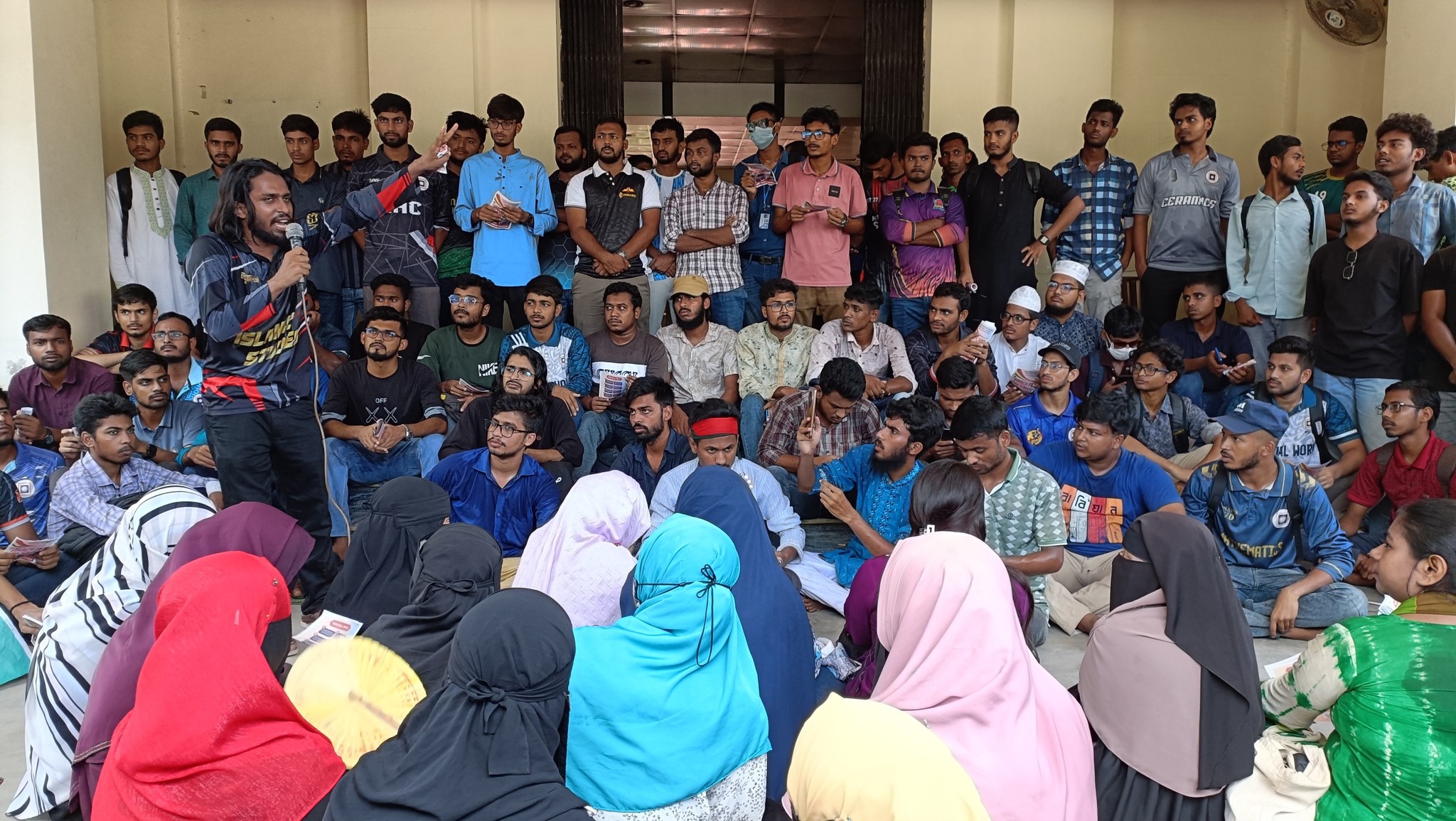 ৯ দফা দাবিতে আন্দোলনে রাজশাহী বিশ্ববিদ্যালয় শিক্ষার্থীরা