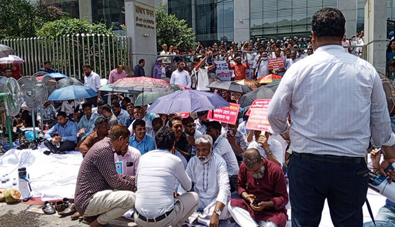 ‘মার্চ টু এনবিআর’ স্থগিত, কর্মকর্তাদের সঙ্গে বসছেন অর্থ উপদেষ্টা