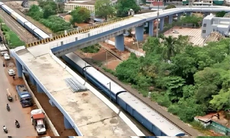 ৯০ ডিগ্রি বাঁক! অদ্ভুত সেতুর নকশায় বরখাস্ত ইঞ্জিনিয়ার