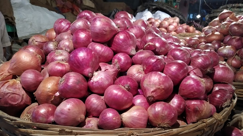 বাজারে স্থিতিশীল পেঁয়াজের দাম