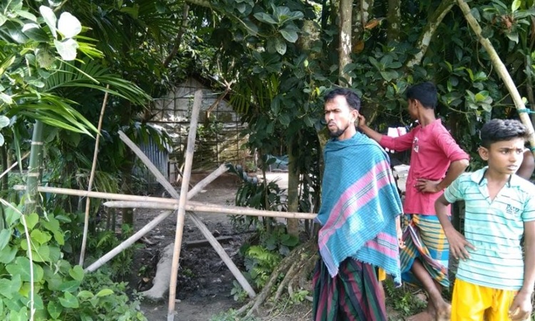 বারহাট্টায় তুচ্ছ ঘটনাকে কেন্দ্র করে অবরুদ্ধ চারটি পরিবার