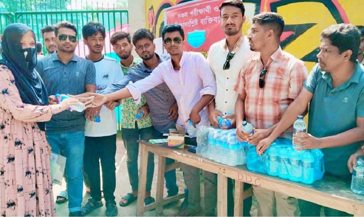 ধুনটে পরীক্ষার্থীদের জন্য ছাত্রদলের বিভিন্ন উপকরণ বিতরণ