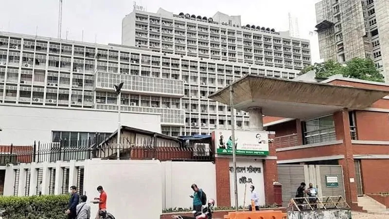 নেতাদের মধ্যে মারামারি,সচিবালয়ে বিক্ষোভ