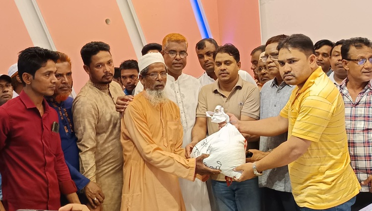 সোনাগাজীর কৃষকরা পেলেন কৃষকদলের ধান বীজ
